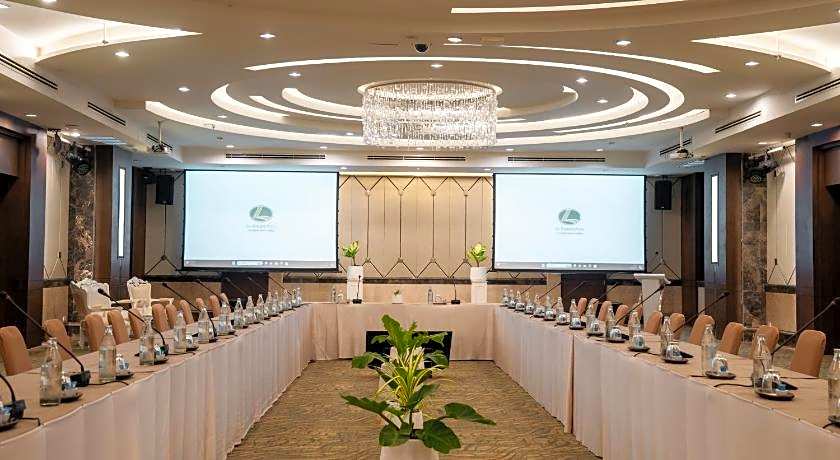 Lee Gardens Plaza Hotel (SHA Extra Plus)