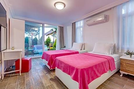 Standard Twin Room with Garden View