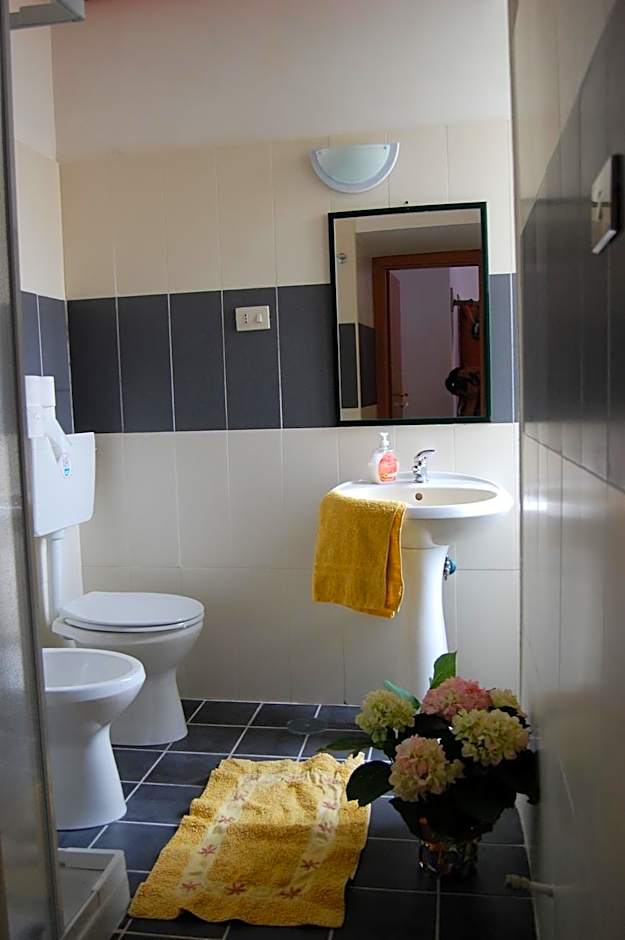 Stanze sul Mare B&B and Apartment