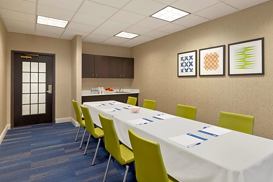 Holiday Inn Express & Suites Ft Myers East- The Forum, an IHG Hotel