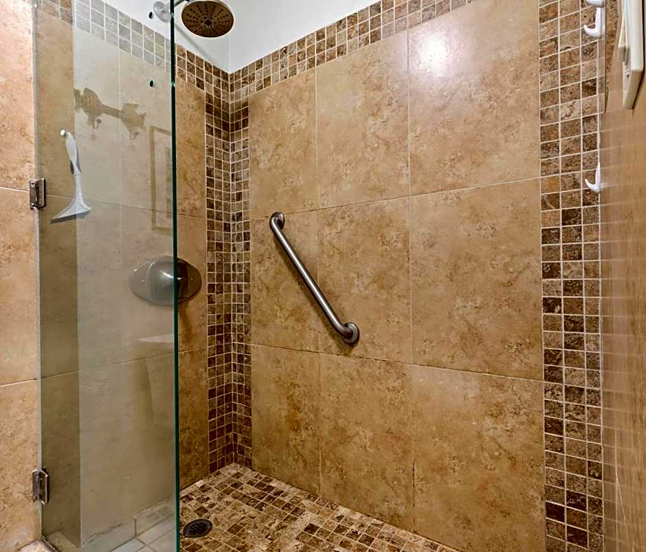Plantation Hale Suites