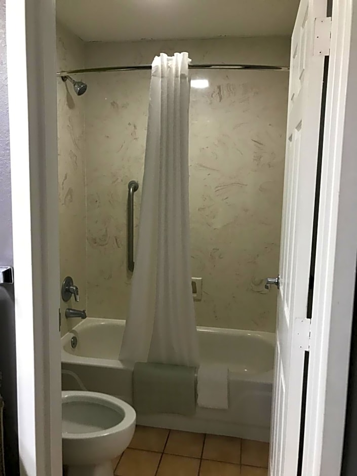 Super 8 by Wyndham Slidell