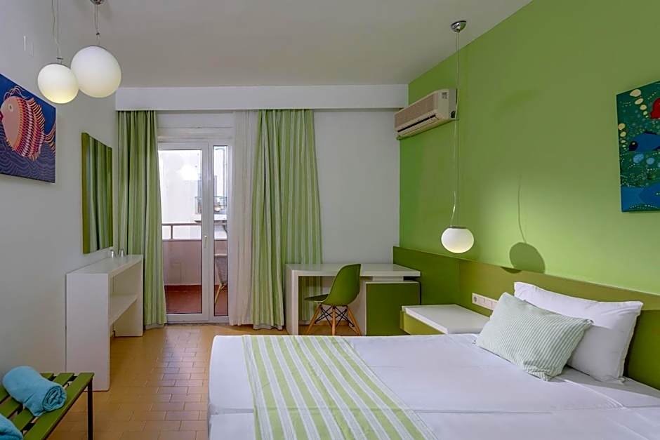 Zeus Hotels Palm Beach