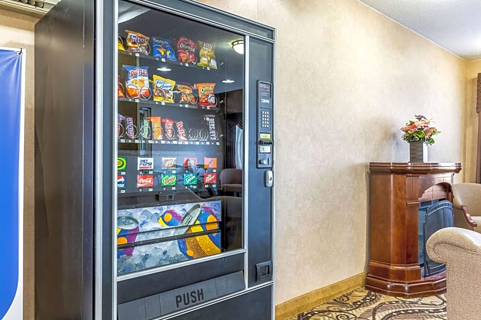 Econo Lodge Inn & Suites Evansville