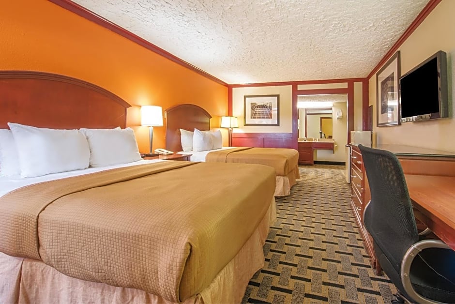 Howard Johnson by Wyndham San Marcos