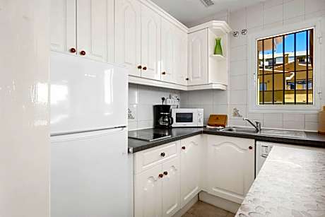 Lovely flat with sea view near the beach Ref 37