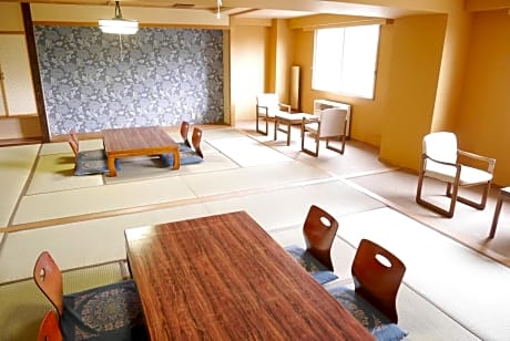 Family Room with Mountain View