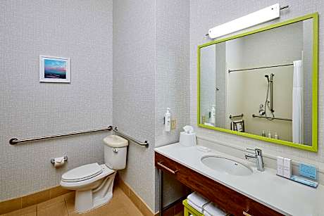 1 King Mobility Hearing Accessible Tub Studio Non-Smoking