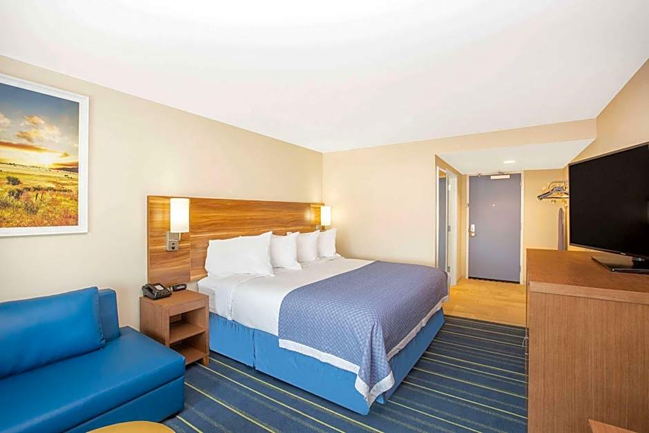 Days Inn & Suites by Wyndham Kearney NE