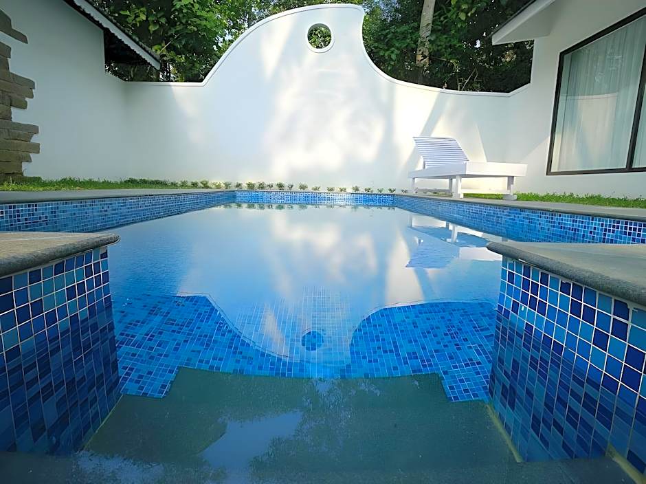 Mayas Beach House - Boutique Serviced Villa