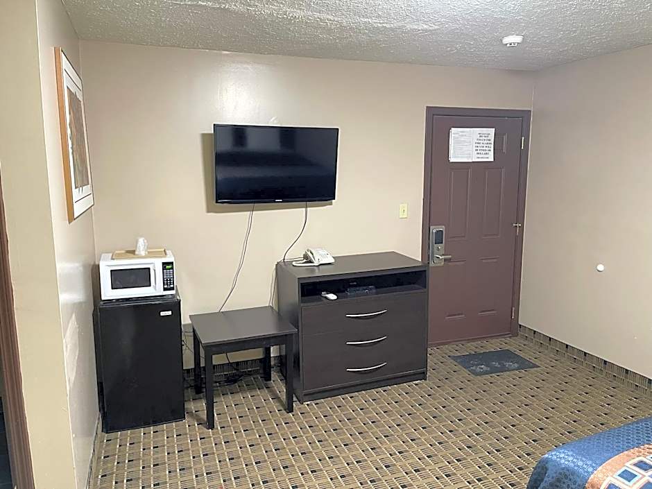 Economy Inn & Suites