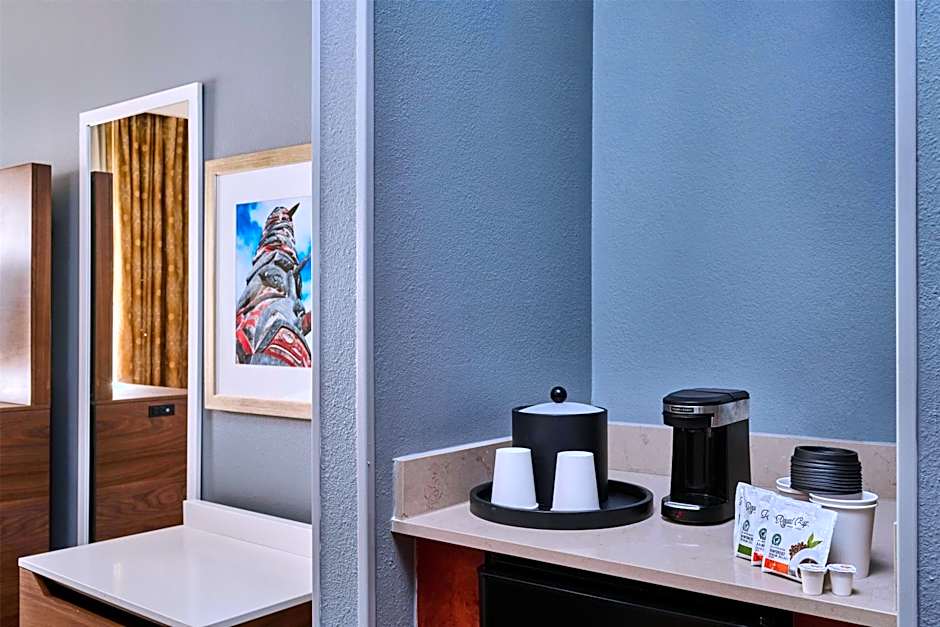 Photo 1 of 1 of 2 Queen Beds, Mountain View