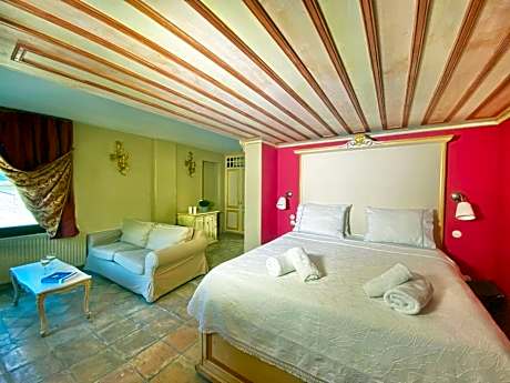 Suite with Mountain View