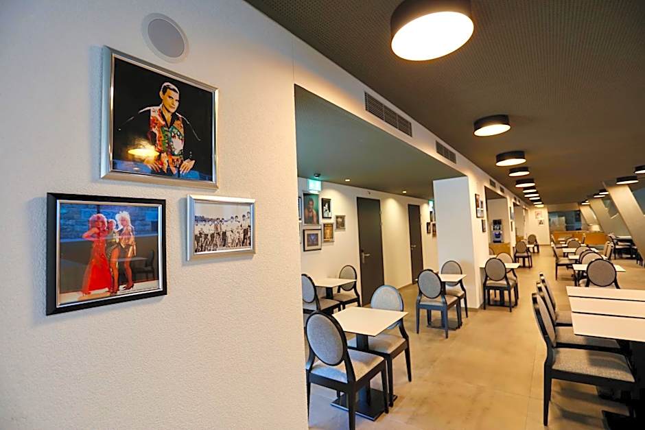 "The Freddie Mercury" Hotel