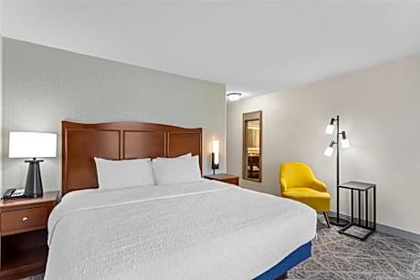 1 King W/Microwv/Fridge Nonsmoke