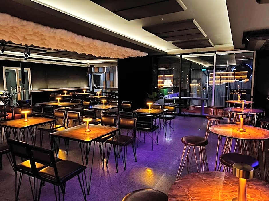 Bay Hotel Srinakarin