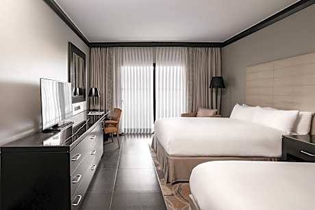 2 Double Beds Classic City View