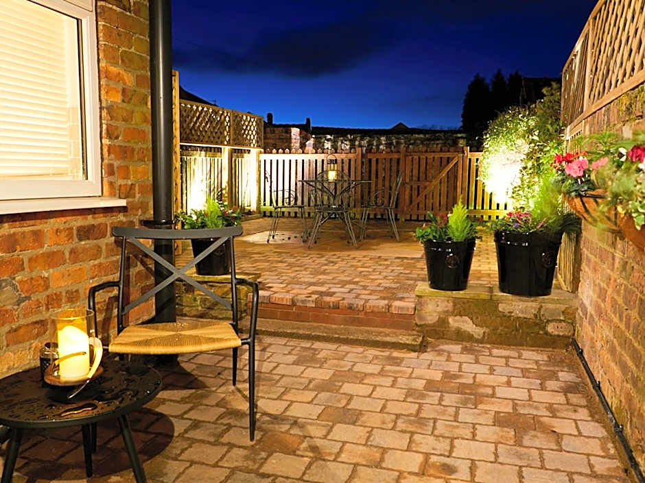 The Plough Inn & Cottages