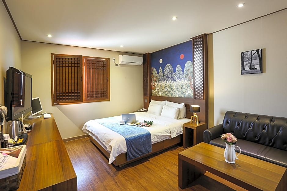 Hotel 99