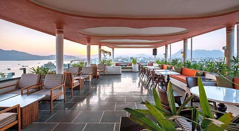 The Red Pier - My Downtown Hotels