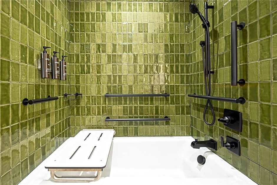 The Key Hotel Dubuque, Tapestry Collection by Hilton