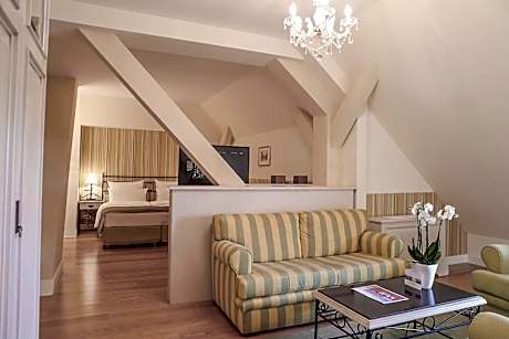 Junior Suite Land Side