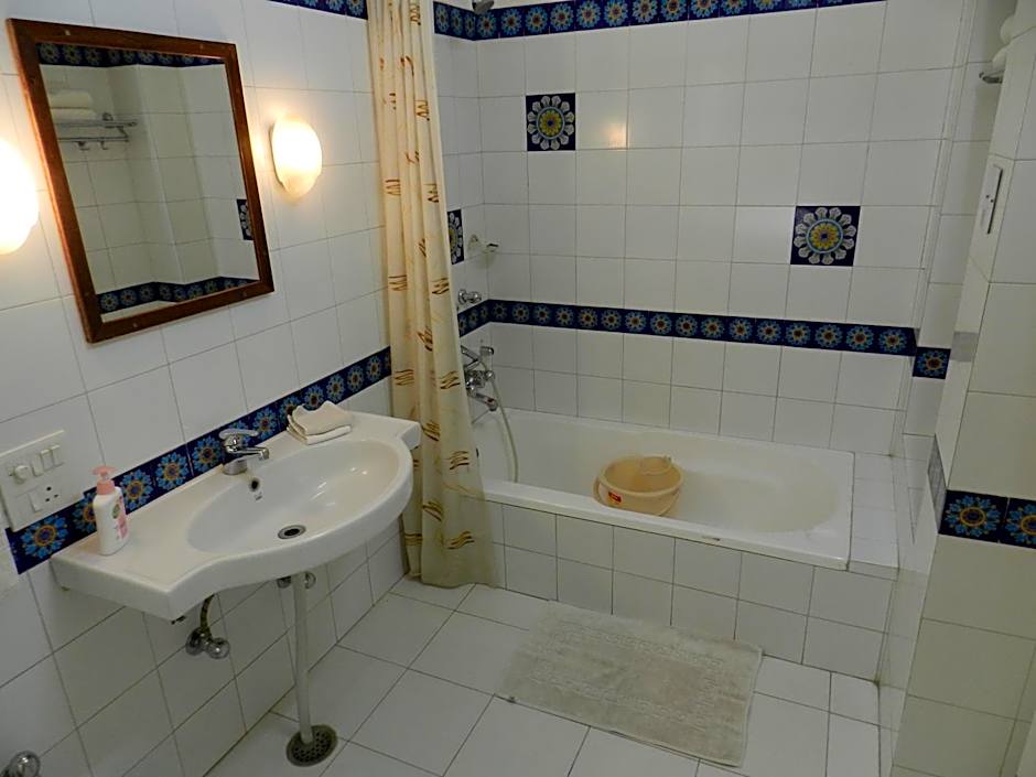 Hotel Arya Niwas