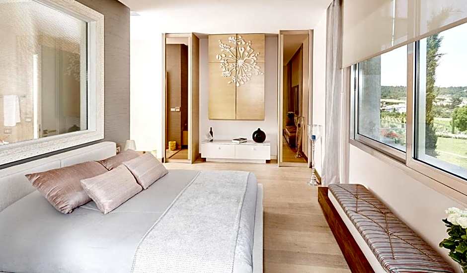 Two Rooms Hotel
