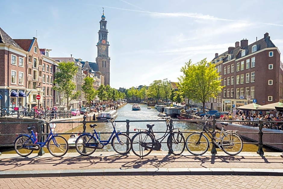 Houseboat studio with canalview and free bikes