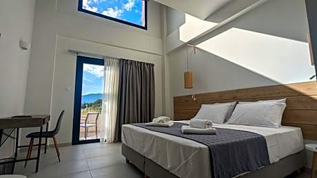 Quadruple Room with side Sea View