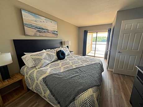 Apartment with Lake View