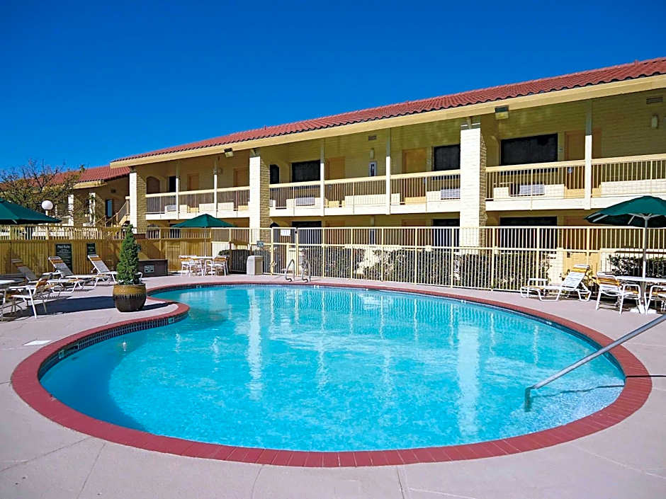 La Quinta Inn & Suites by Wyndham Albuquerque Northeast