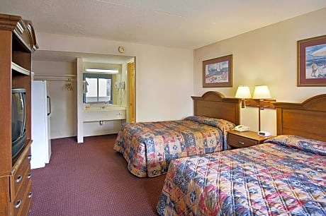 2 Queen Bed Smoking Room With Free