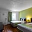 Motel 6-Warminster, PA