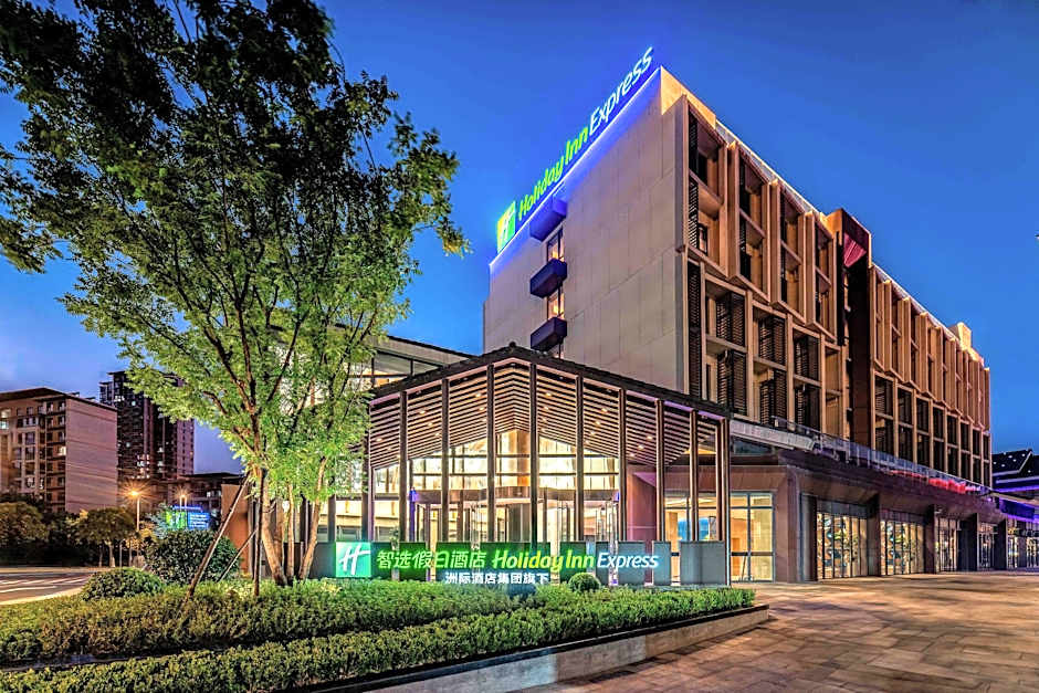 Holiday Inn Express Wuxi East Station By IHG