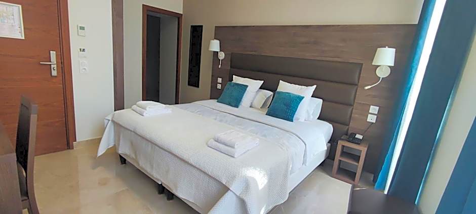 SQUARE HOTEL