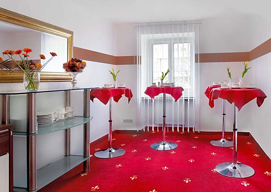 Tiptop Hotel Burgschmiet Garni