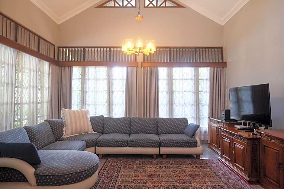 SAREH VILLA by The Lavana