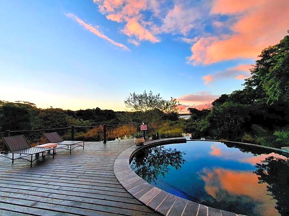 Makakatana Bay Lodge