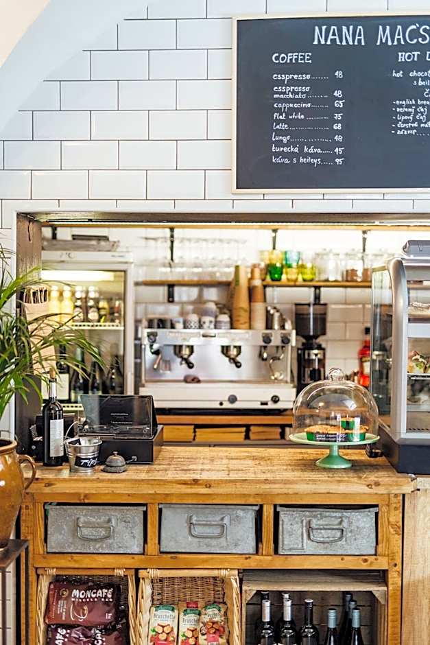 Nana Macs – Prague, NY