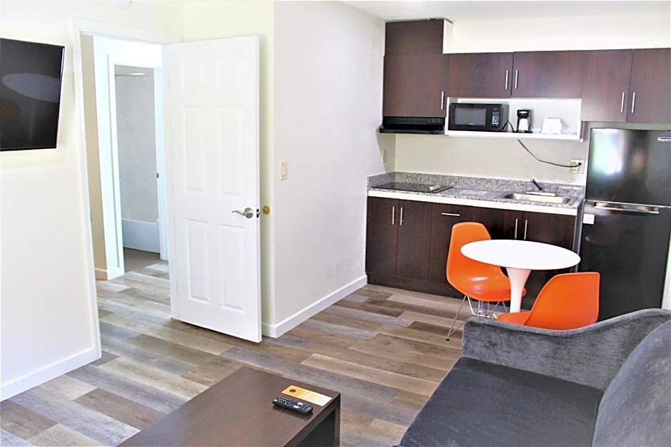 Howard Johnson Suites by Wyndham San Diego Chula Vista/BayFt