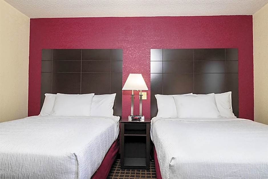 Baymont Inn & Suites by Wyndham Mukwonago