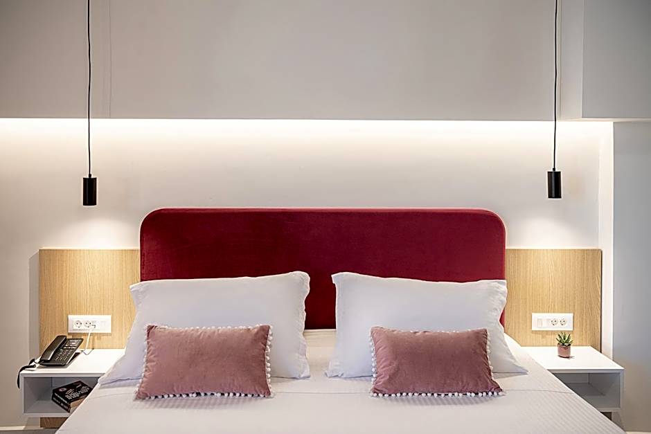 Miss Marrone City Hotel