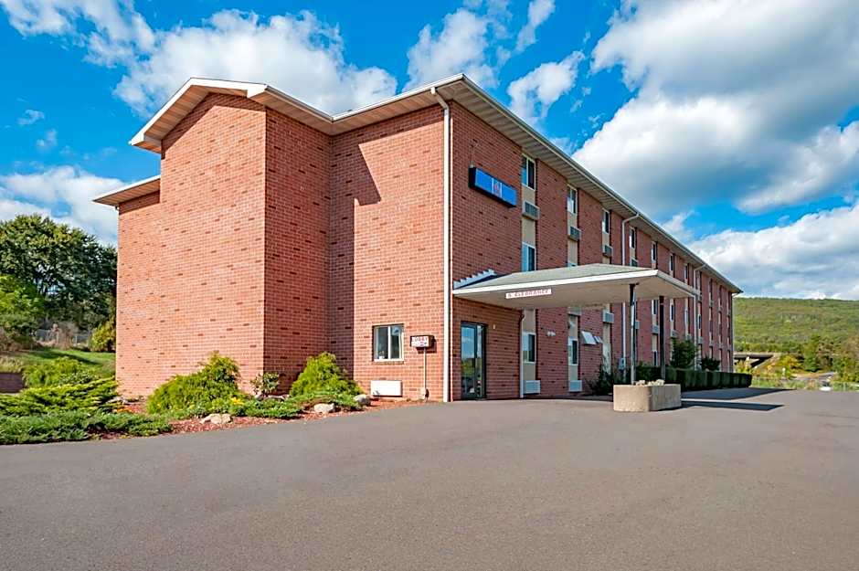 Photo 1 of 40 of Motel 6-Drums, PA