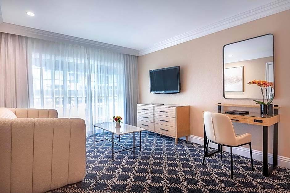 Beverly Hills Plaza Hotel