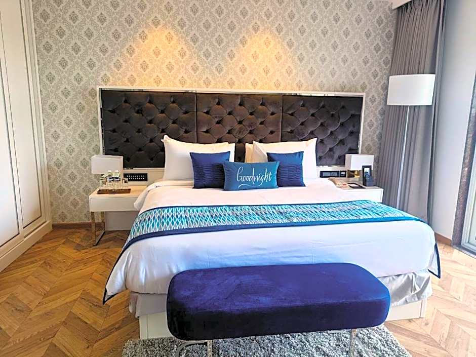 Amanora The Fern Hotels & Club