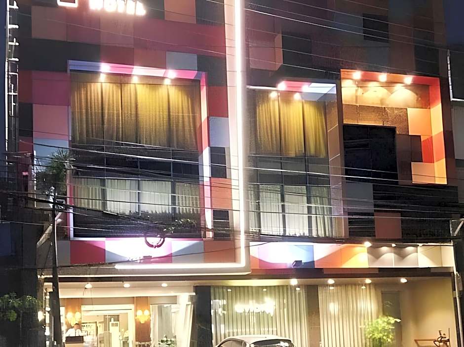 J7 HOTEL