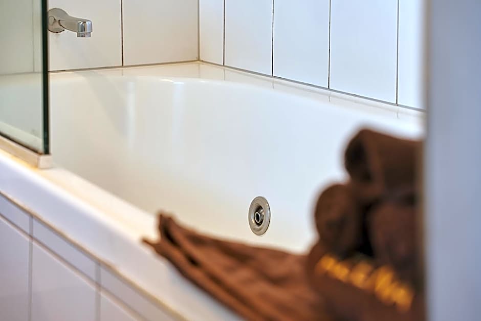 Azena Suites & Apartment
