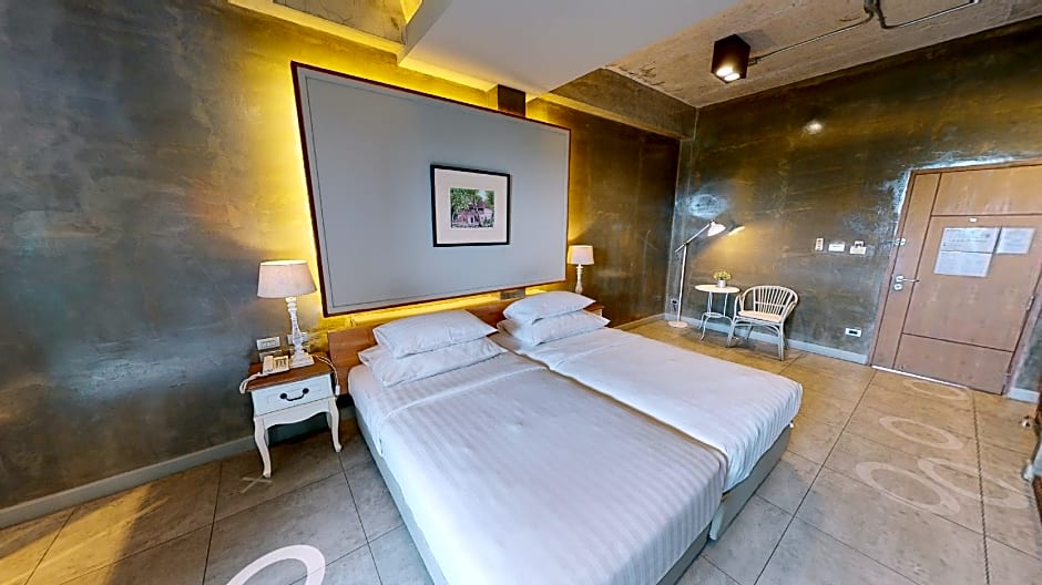 Kroque Boutique and Bistro Hotel