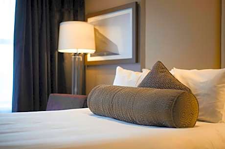 Triple Room, 1 Double Bed, 1 Single Bed with 4 Nights Parking [SC]